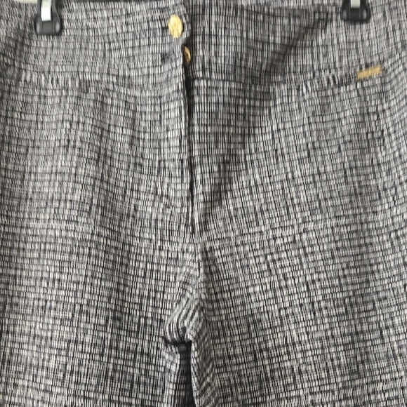 Anne Klein Black and White Textured Capris - Picture 4 of 10